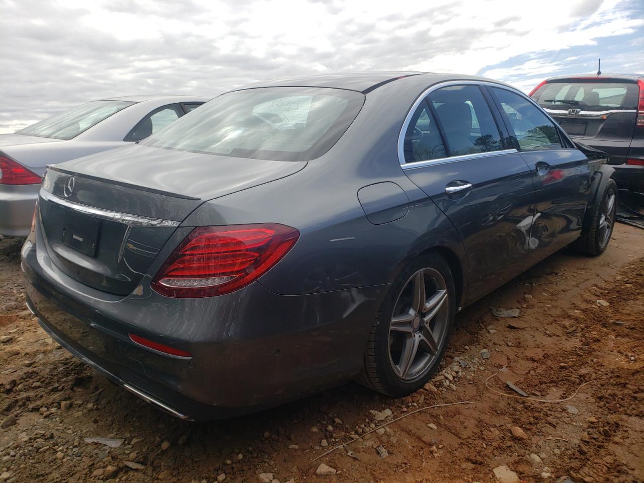 Photo 4 from auction – 2017 MERCEDES-BENZ E 300 with VIN WDDZF4JB4HA053048