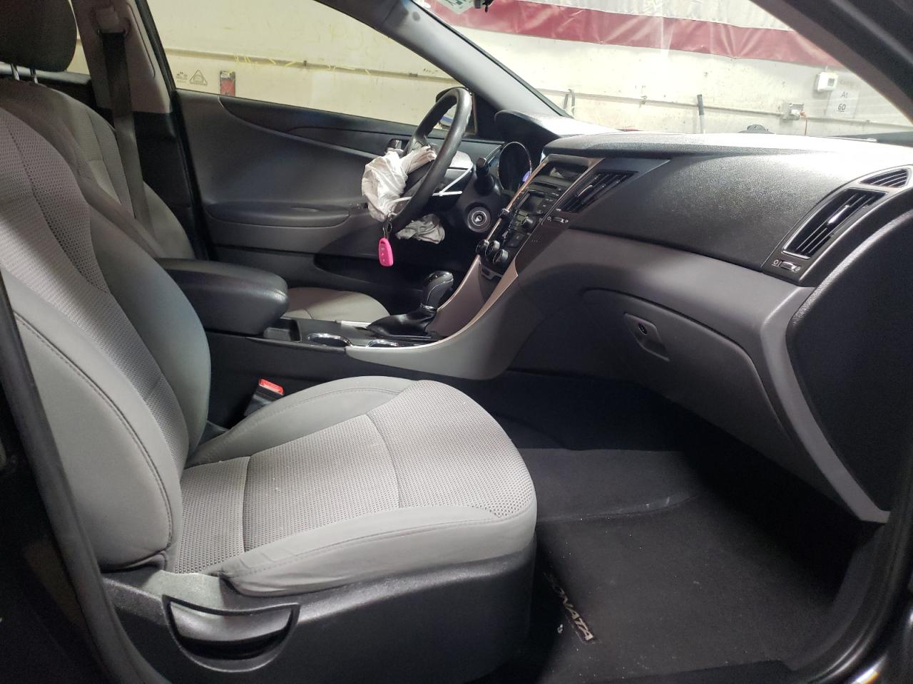 Photo 5 from auction – 2014 HYUNDAI SONATA GLS with VIN 5NPEB4AC3EH902068