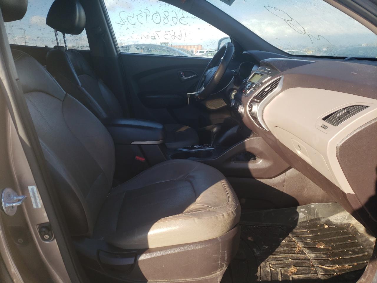 Photo 5 from auction – 2010 HYUNDAI TUCSON GLS with VIN KM8JU3AC7AU057207