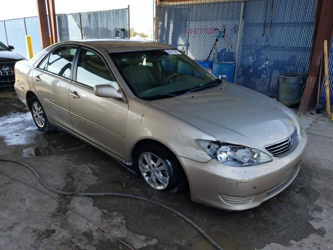 TOYOTA CAMRY LE 2005 with VIN 4T1BF32K85U100947 - Photo from auction