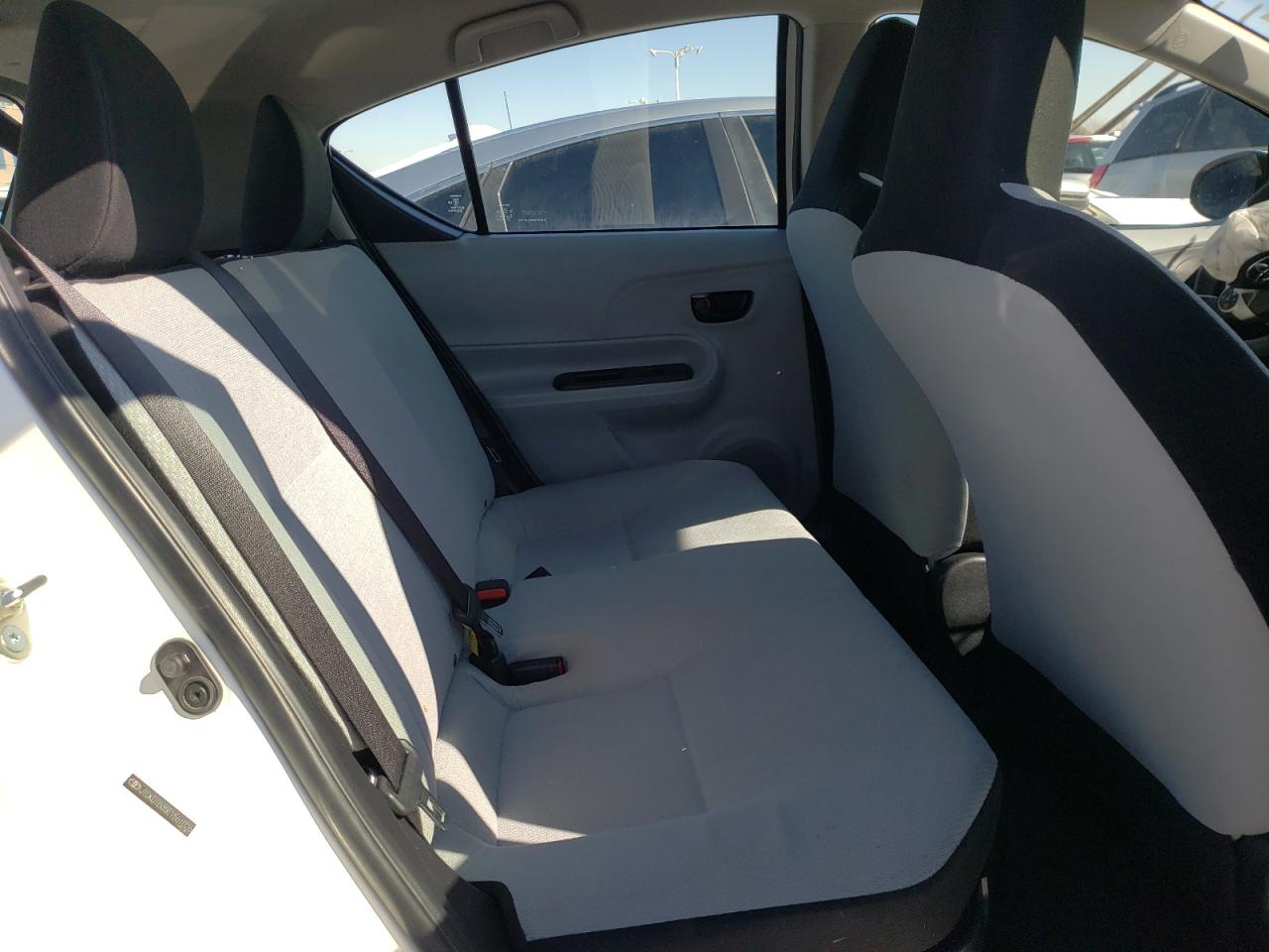 Photo 6 from auction – 2014 TOYOTA PRIUS C with VIN JTDKDTB35E1561026