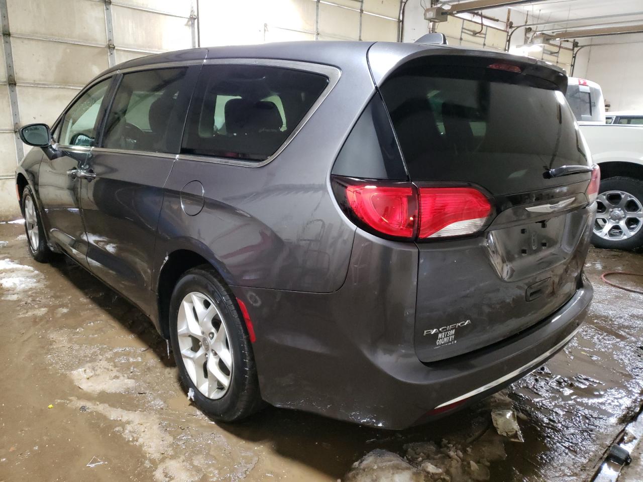Photo 3 from auction – 2018 CHRYSLER PACIFICA T with VIN 2C4RC1FG6JR122975
