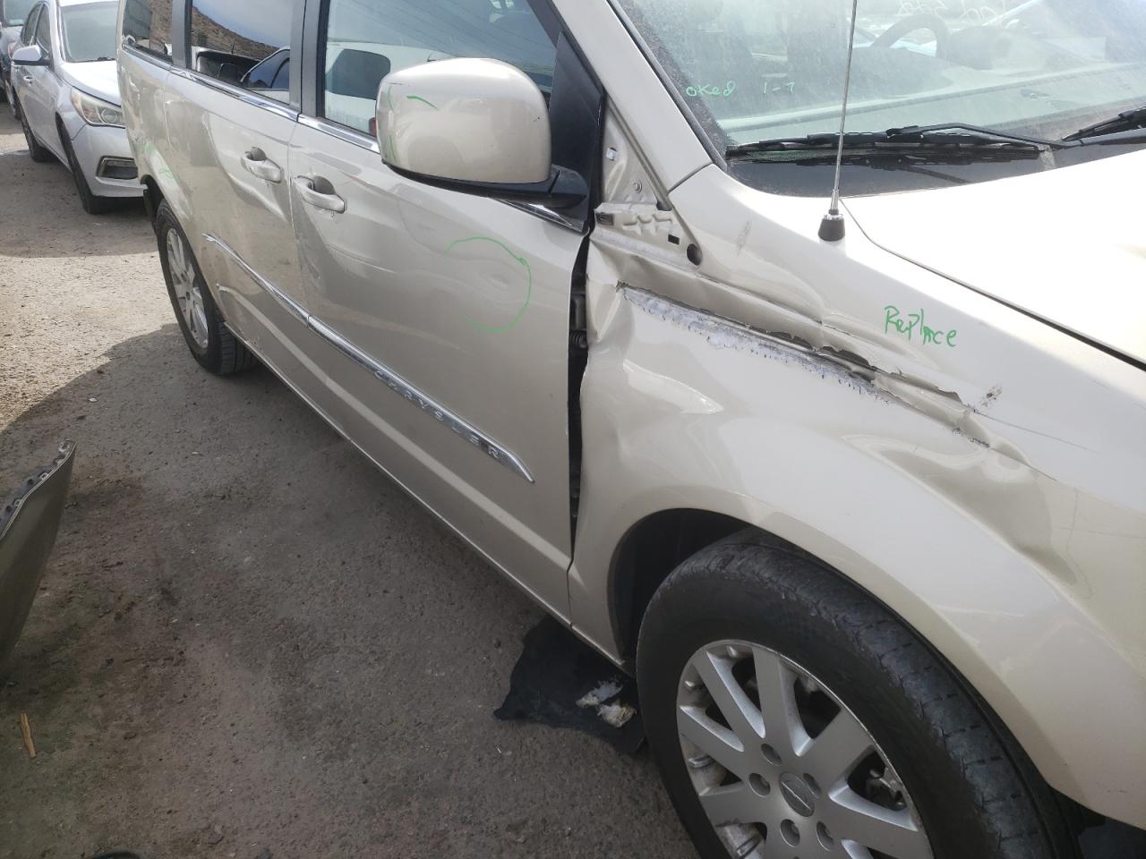 Photo 9 from auction – 2013 CHRYSLER TOWN & COU with VIN 2C4RC1BG1DR573256