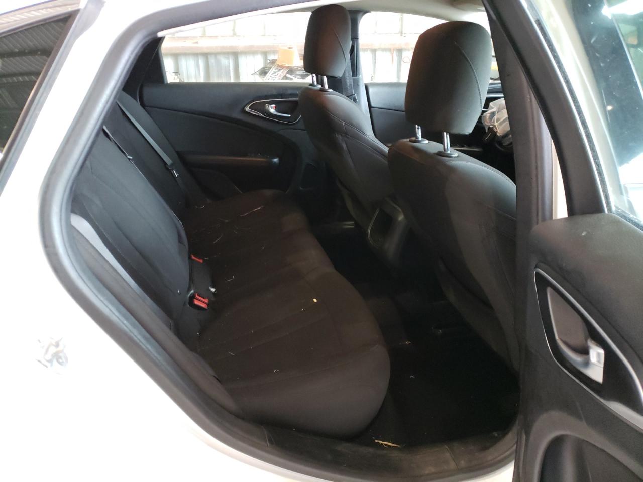 Photo 6 from auction – 2015 CHRYSLER 200 LIMITE with VIN 1C3CCCAB3FN637762