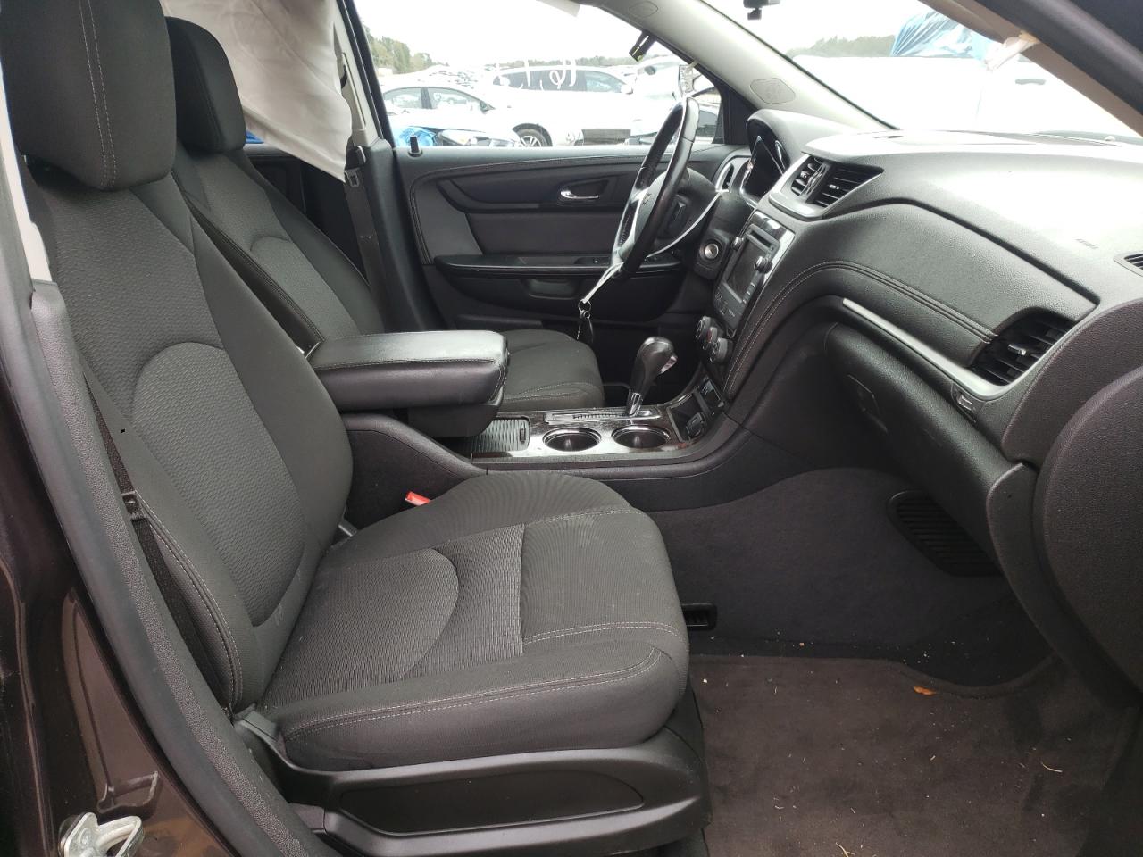 Photo 5 from auction – 2015 CHEVROLET TRAVERSE L with VIN 1GNKRGKD0FJ157349