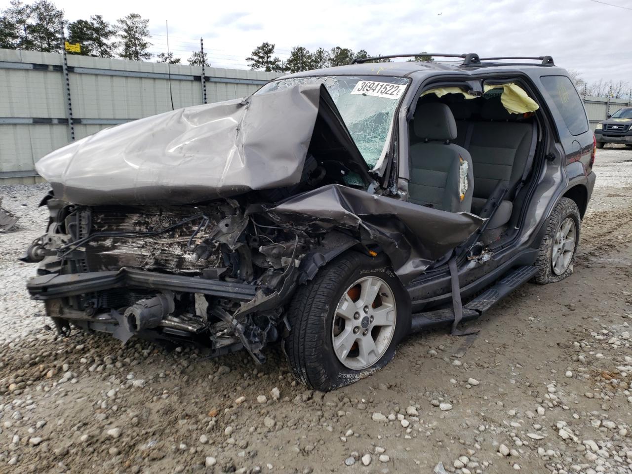 Photo 2 from auction – 2005 FORD ESCAPE XLT with VIN 1FMCU93105KD85805
