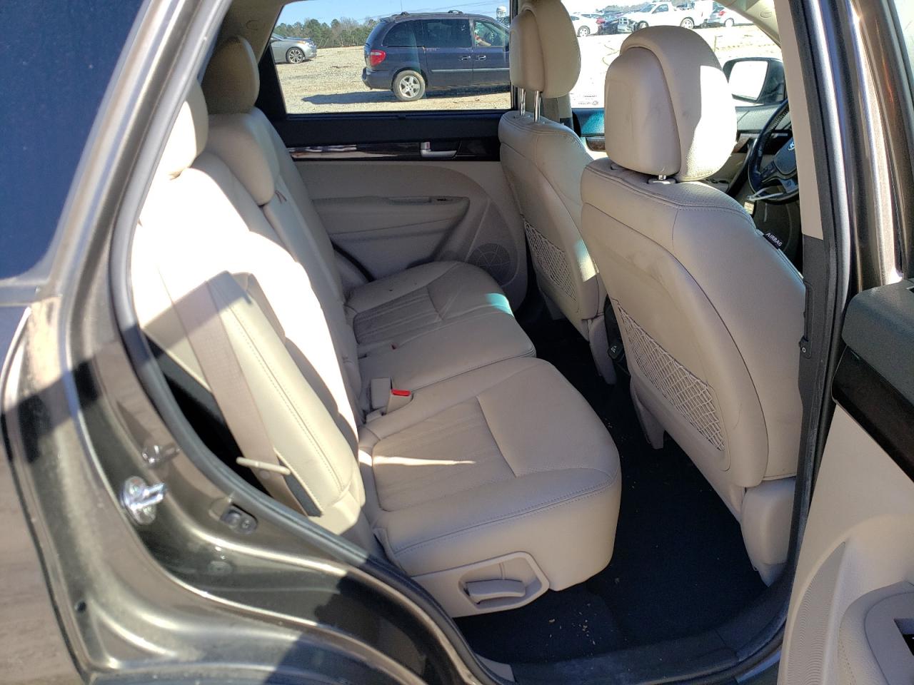 Photo 6 from auction – 2014 KIA SORENTO EX with VIN 5XYKU4A71EG459152