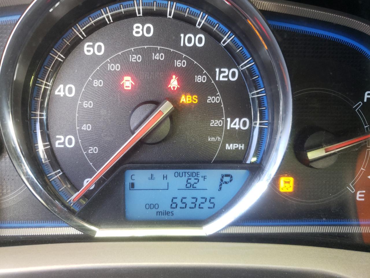 Photo 8 from auction – 2015 TOYOTA RAV4 LIMIT with VIN JTMYFREV3FD077957