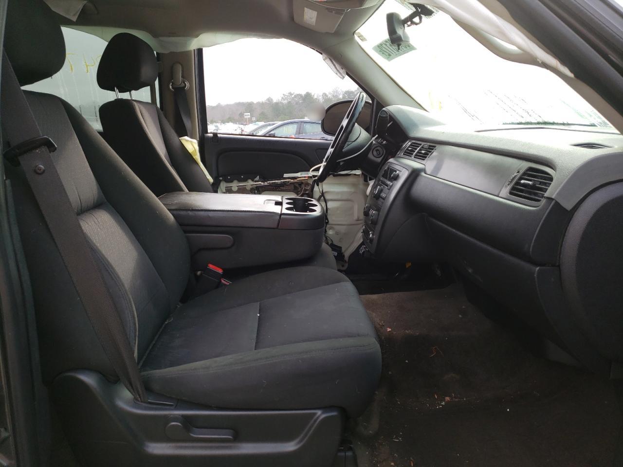 Photo 5 from auction – 2010 CHEVROLET SUBURBAN C with VIN 1GNUCHE06AR217654