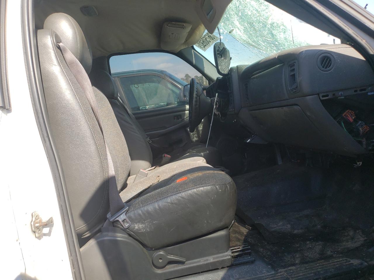 Photo 5 from auction – 2005 CHEVROLET SILVERADO with VIN 1GCEC14X05Z349947