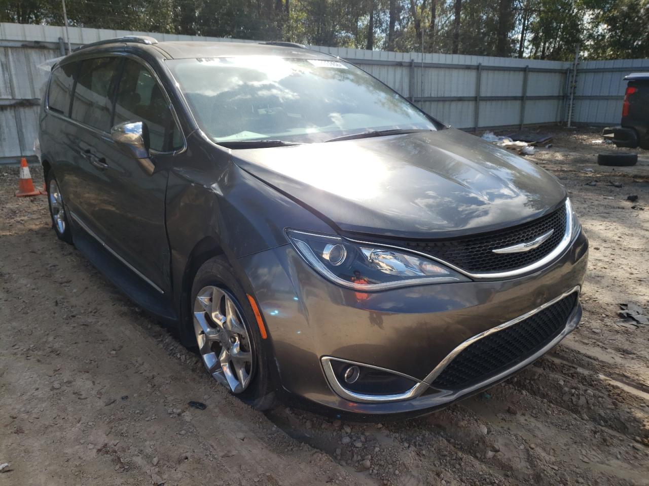 CHRYSLER PACIFICA L 2017 with VIN 2C4RC1GG6HR611479 - Photo from auction