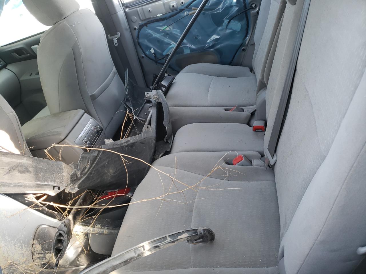 Photo 6 from auction – 2012 TOYOTA HIGHLANDER with VIN 5TDBK3EH9CS120240