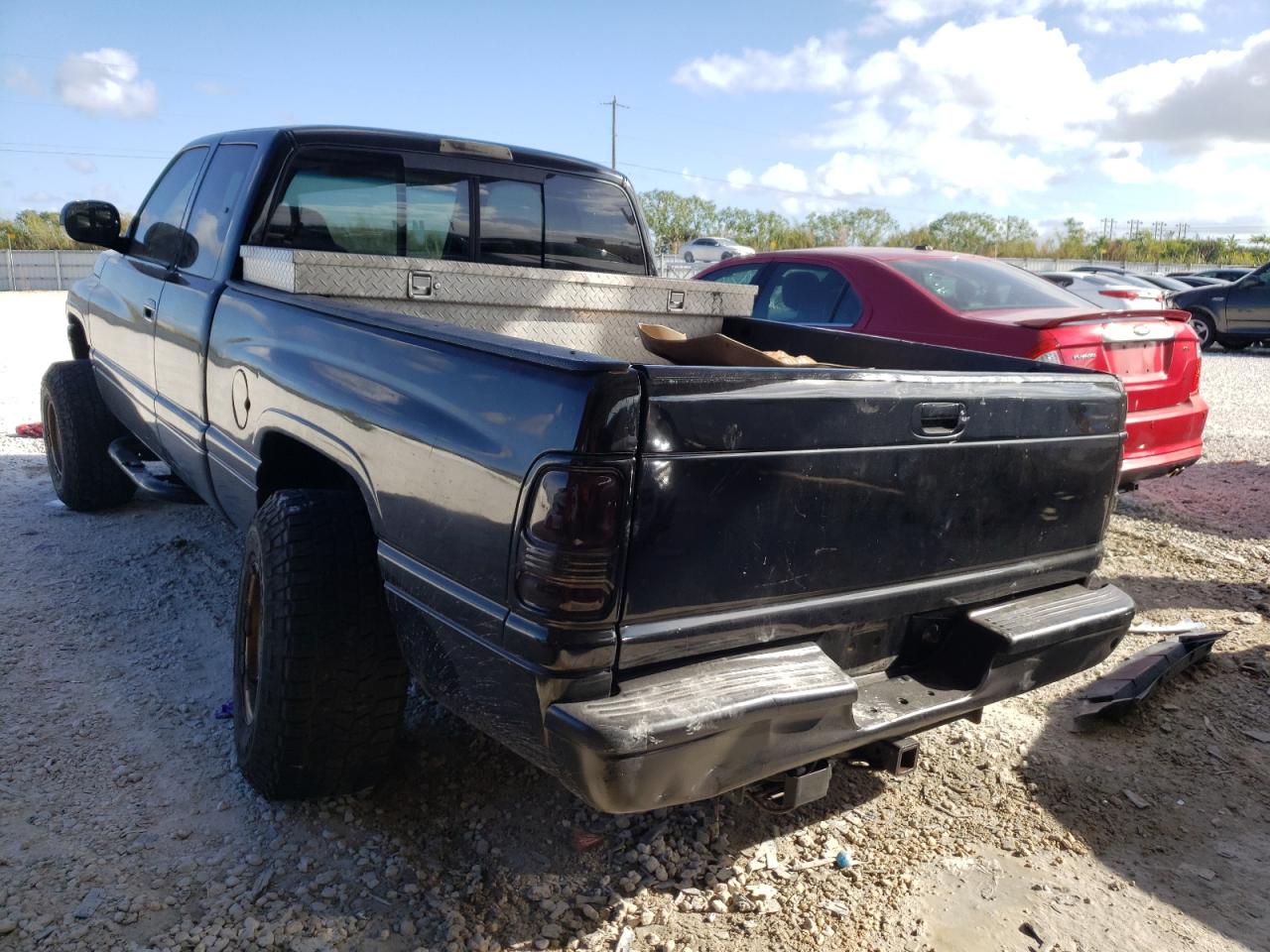 Photo 3 from auction – 1998 DODGE RAM 1500 with VIN 3B7HF12Y2WM291519