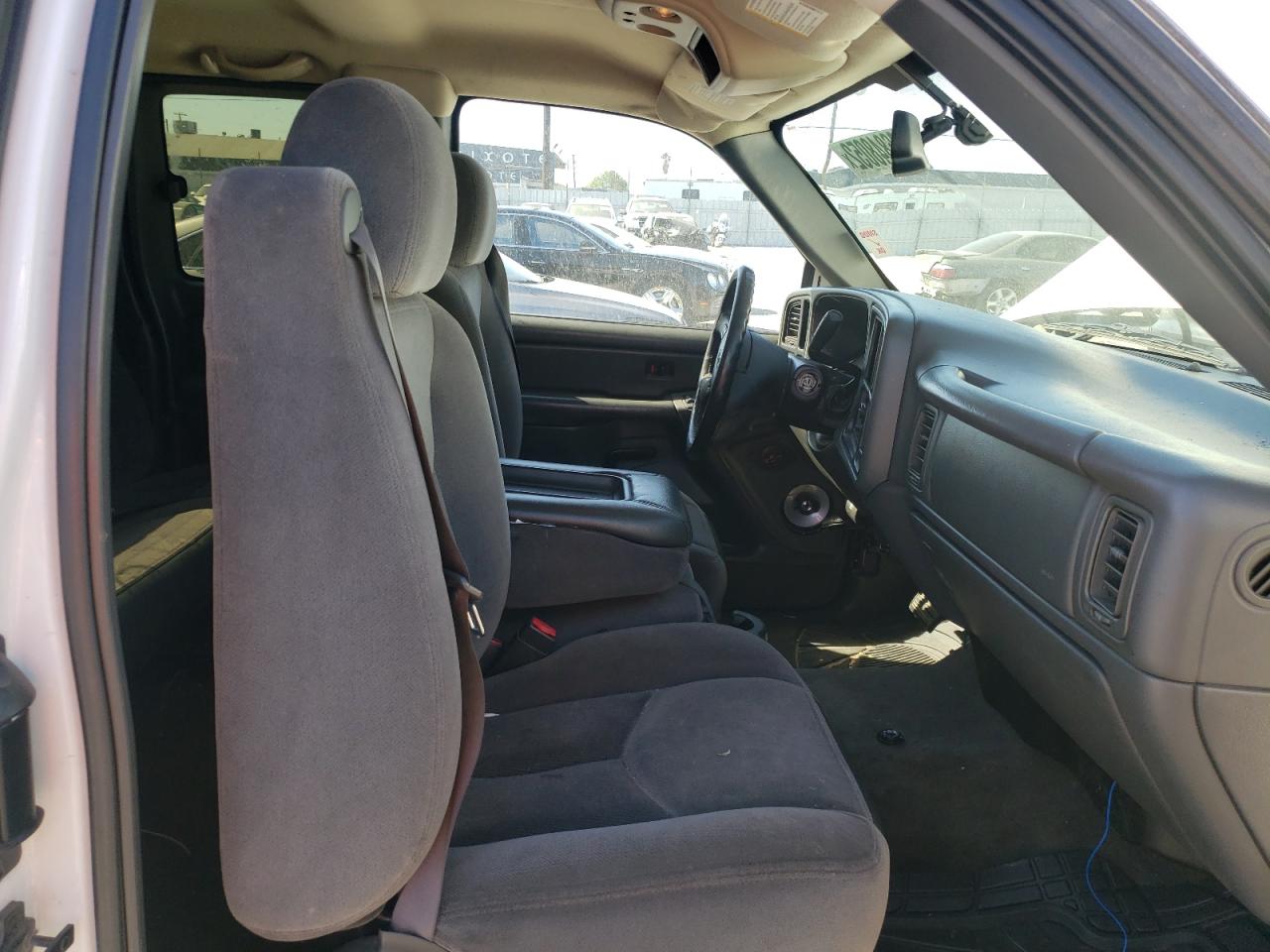 Photo 5 from auction – 2004 GMC SIERRA C15 with VIN 2GTEC19V741102522