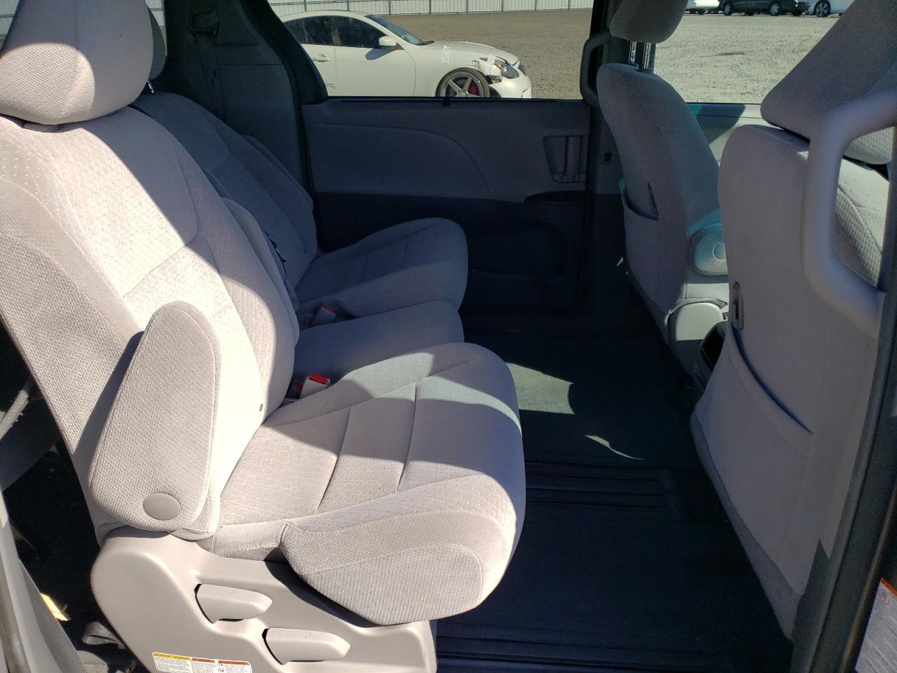Photo 6 from auction – 2016 TOYOTA SIENNA LE with VIN 5TDKK3DC2GS708444