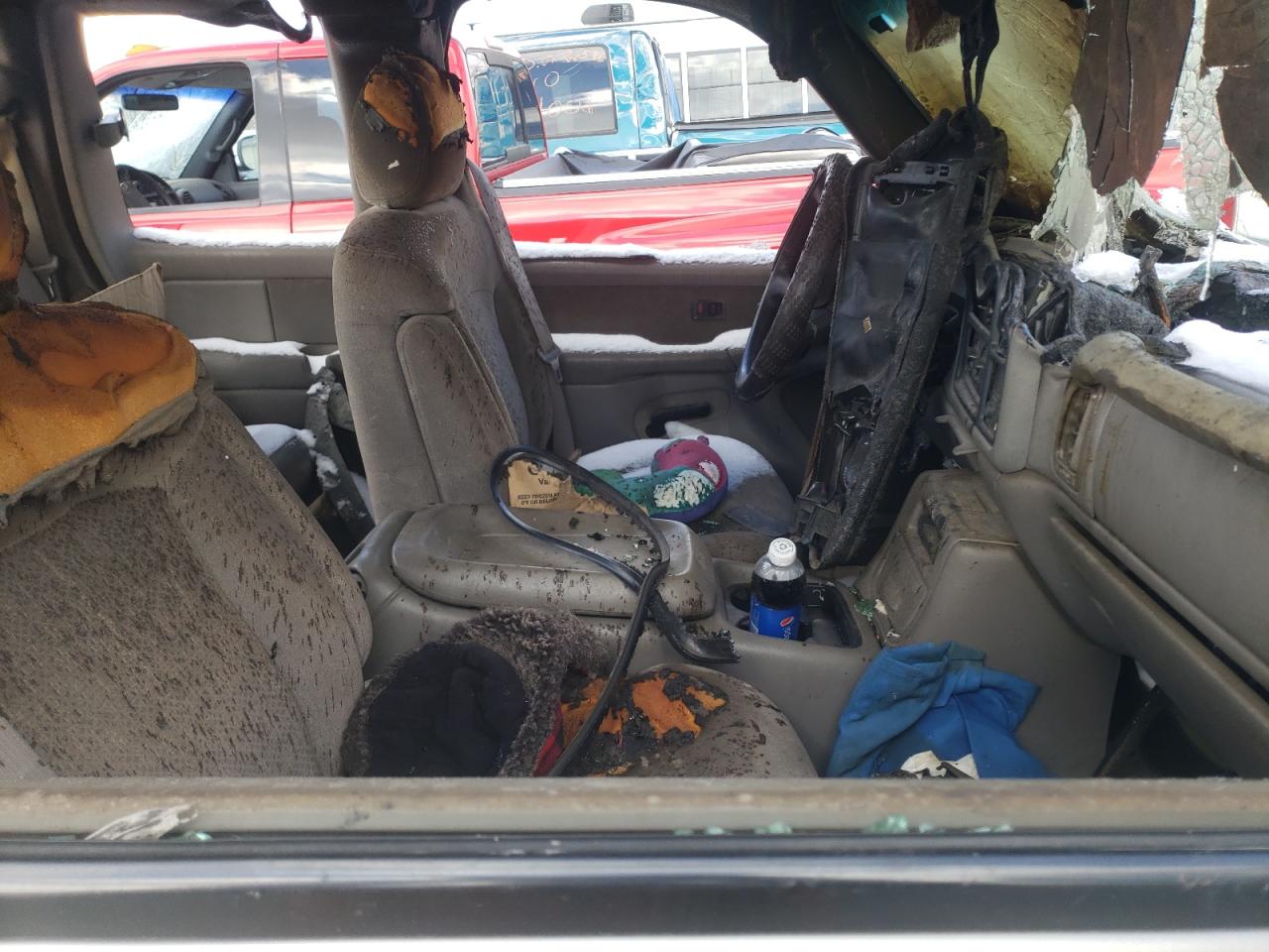 Photo 5 from auction – 2000 CHEVROLET SILVERADO with VIN 1GCGK29U6YE303017