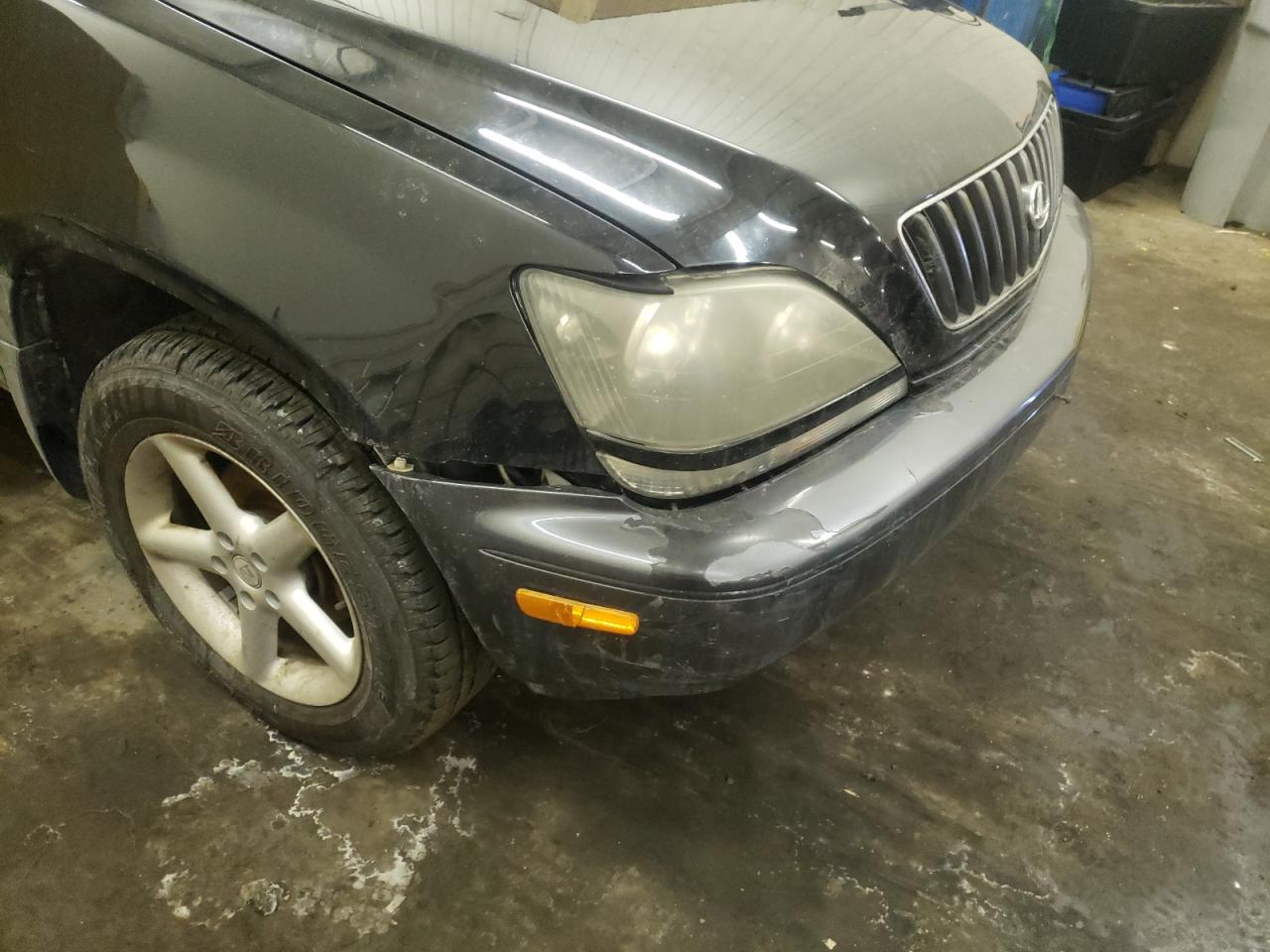 Photo 9 from auction – 2000 LEXUS RX 300 with VIN JT6HF10UXY0101768