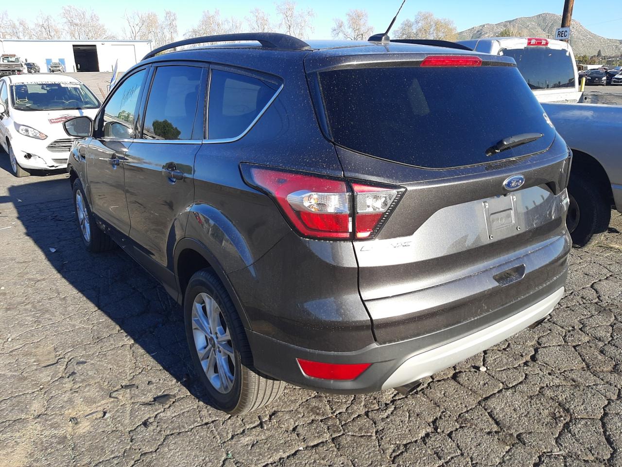 Photo 3 from auction – 2018 FORD ESCAPE SE with VIN 1FMCU0GD8JUD37435