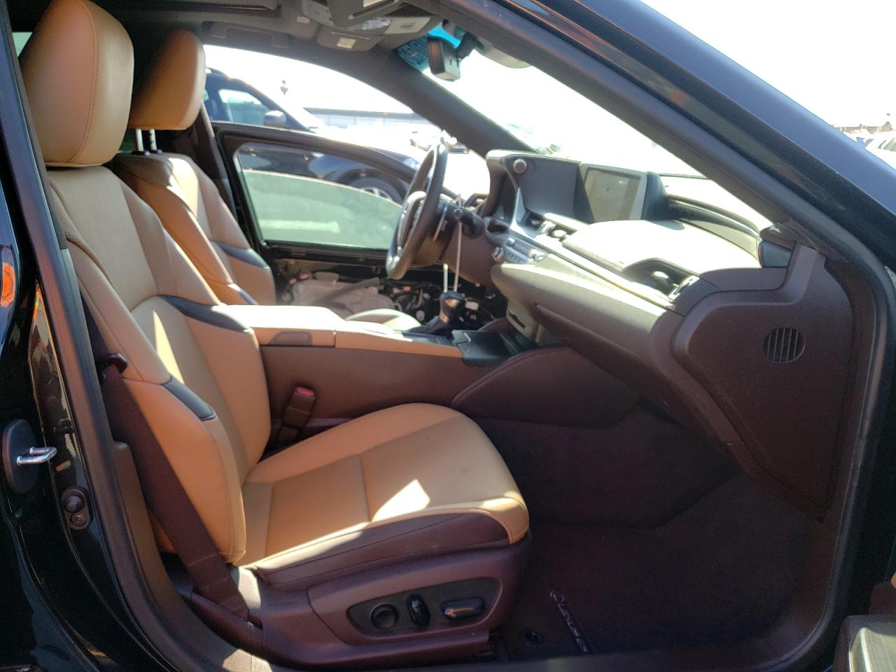 Photo 5 from auction – 2021 LEXUS ES 300H BA with VIN 58ACA1C15MU011017