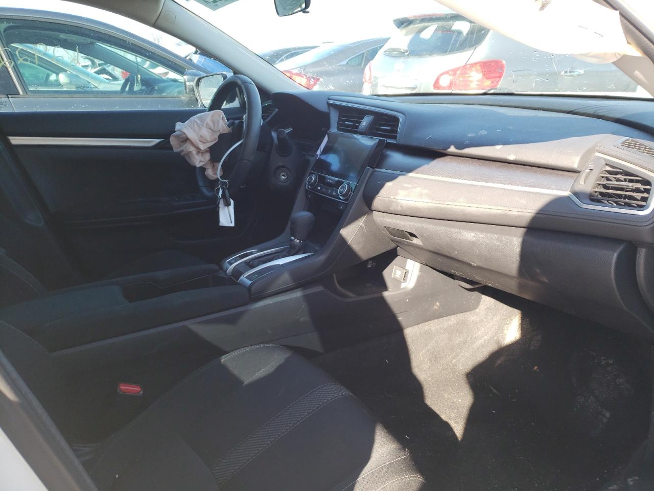 Photo 5 from auction – 2017 HONDA CIVIC LX with VIN 2HGFC2F56HH029804