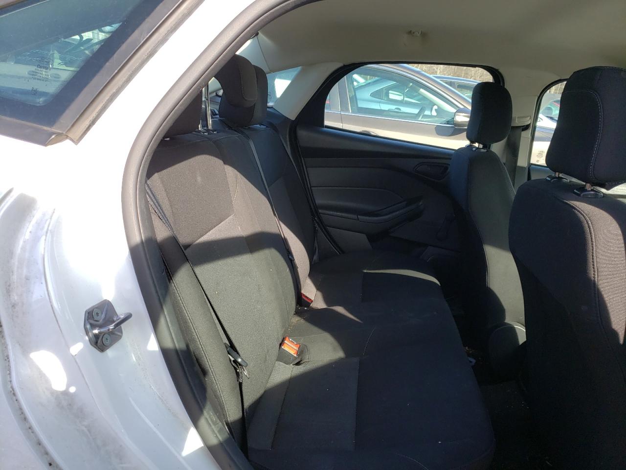 Photo 6 from auction – 2018 FORD FOCUS S with VIN 1FADP3E20JL284390