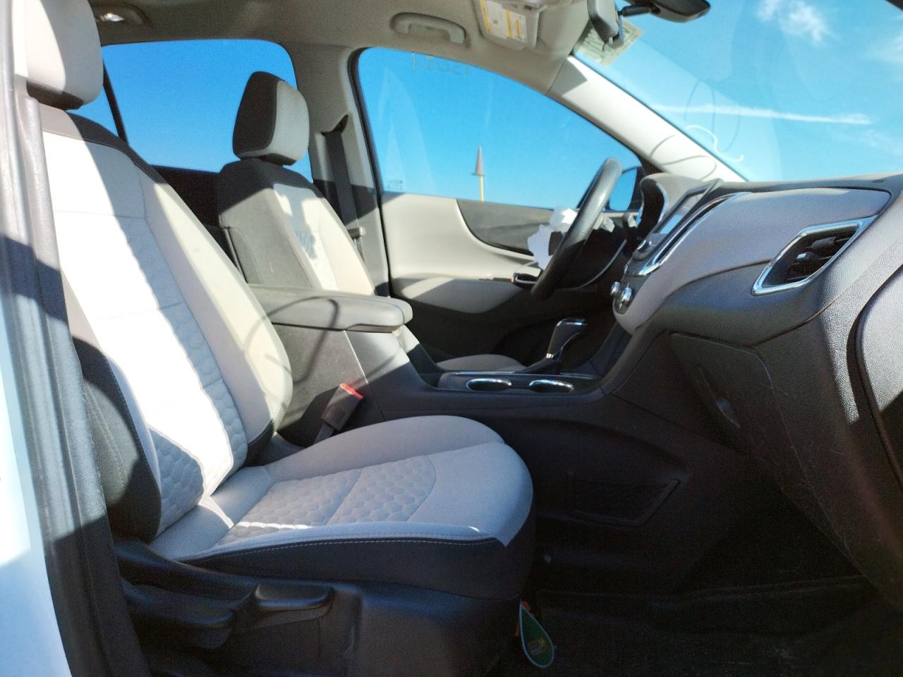Photo 5 from auction – 2018 CHEVROLET EQUINOX LS with VIN 2GNAXHEV2J6110289