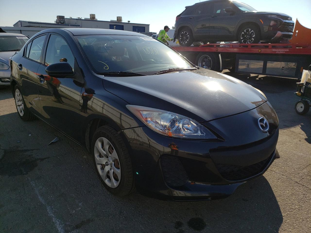 MAZDA 3 I 2013 with VIN JM1BL1TG7D1783879 - Photo from auction