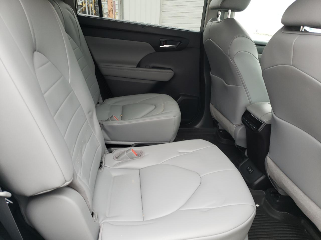 Photo 6 from auction – 2021 TOYOTA HIGHLANDER with VIN 5TDGZRBH5MS549952