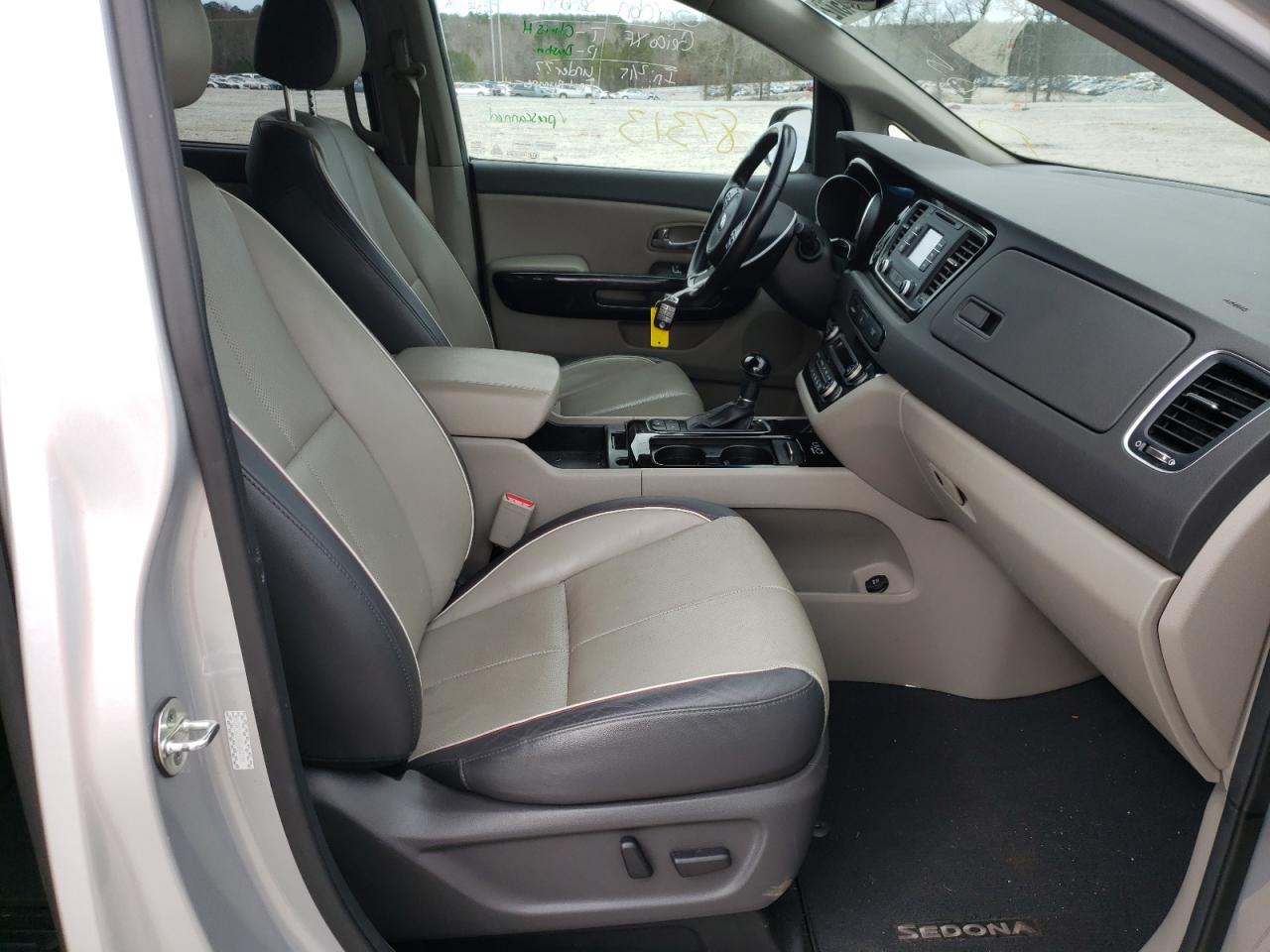 Photo 5 from auction – 2015 KIA SEDONA EX with VIN KNDMC5C10F6054799