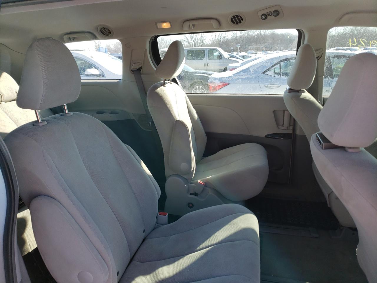 Photo 6 from auction – 2012 TOYOTA SIENNA with VIN 5TDZK3DC7CS228263