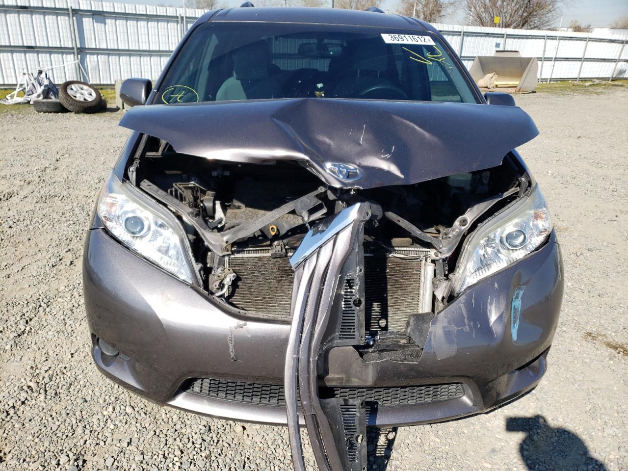 Photo 9 from auction – 2016 TOYOTA SIENNA LE with VIN 5TDKK3DC2GS708444