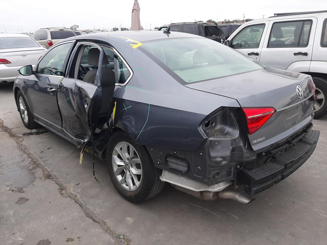 Photo 3 from auction – 2016 VOLKSWAGEN PASSAT with VIN 1VWAT7A36GC060741
