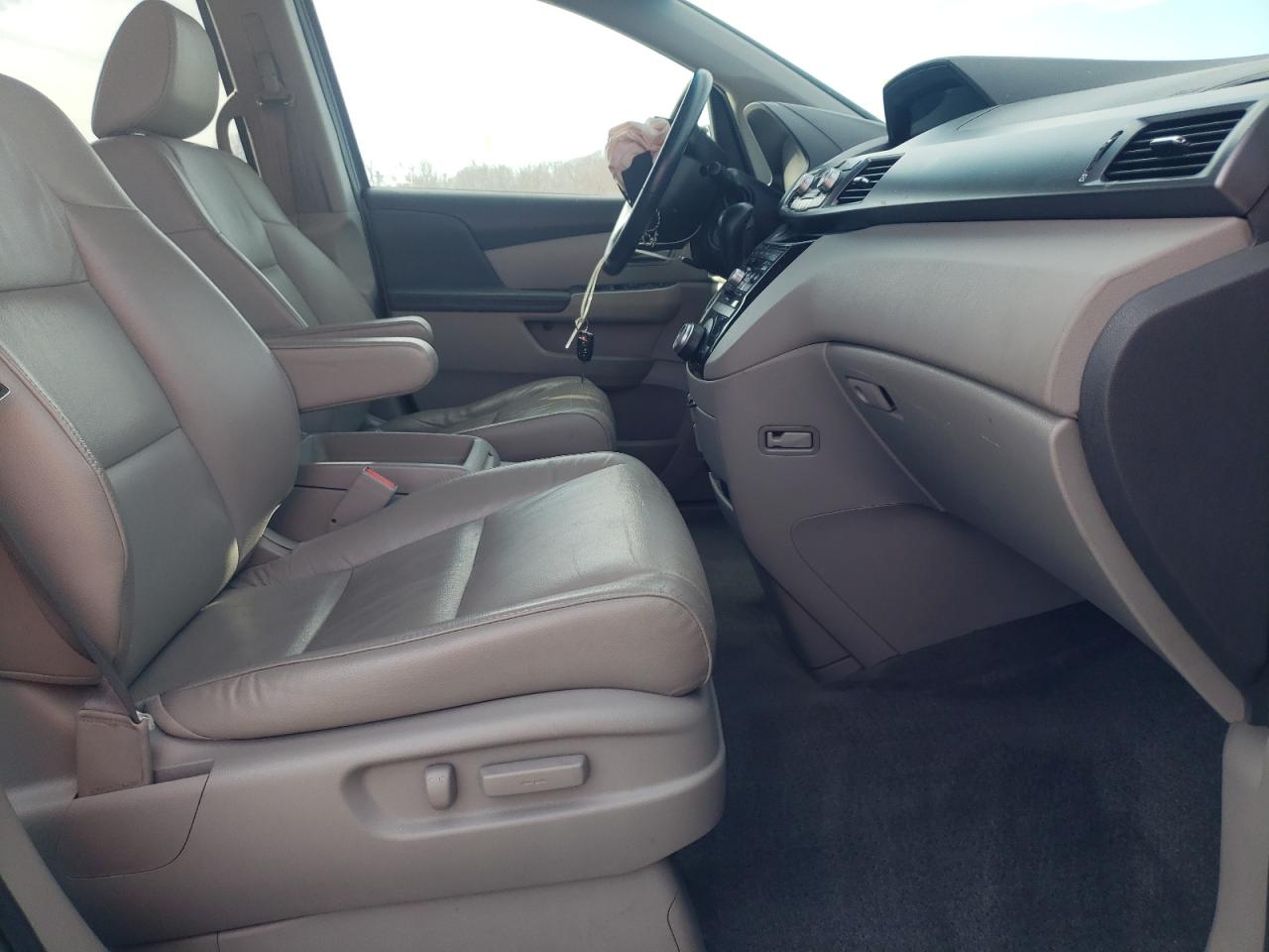 Photo 5 from auction – 2011 HONDA ODYSSEY EX with VIN 5FNRL5H63BB052182
