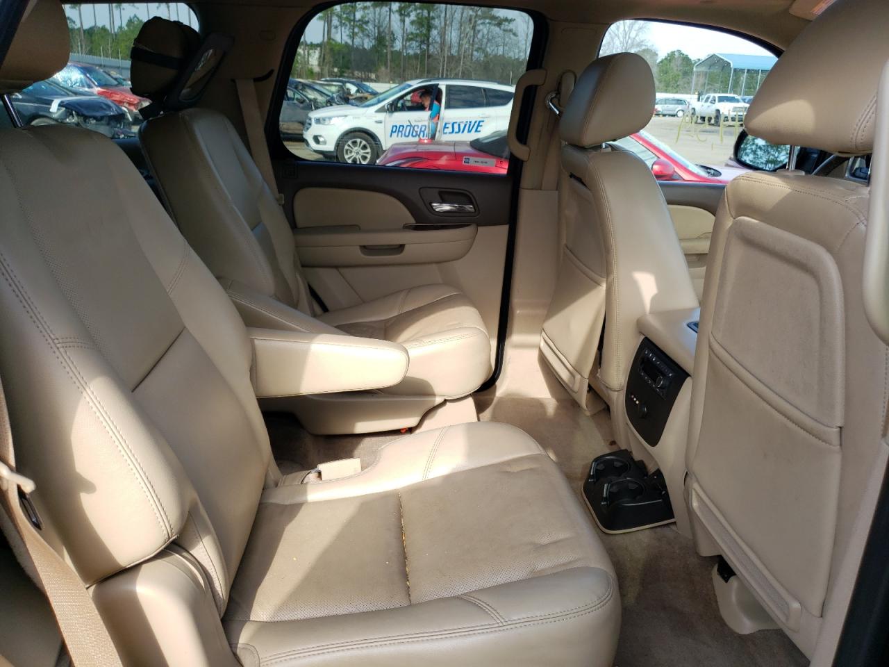 Photo 6 from auction – 2010 CHEVROLET TAHOE K150 with VIN 1GNUKCE02AR237728
