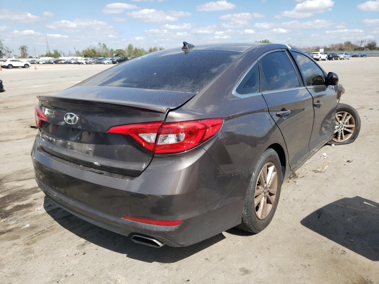 Photo 4 from auction – 2016 HYUNDAI SONATA SE with VIN 5NPE24AF7GH339443