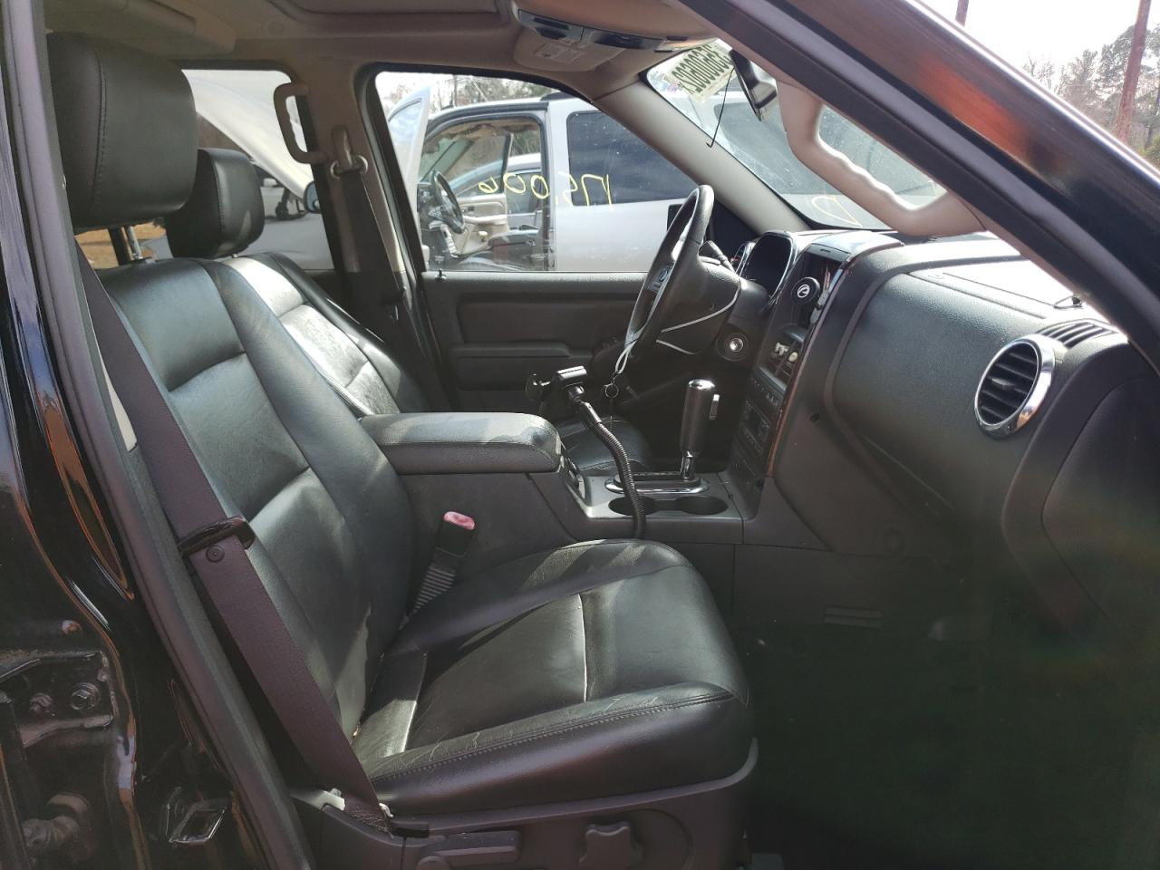 Photo 5 from auction – 2006 FORD EXPLORER with VIN 1FMEU75E96UA01782