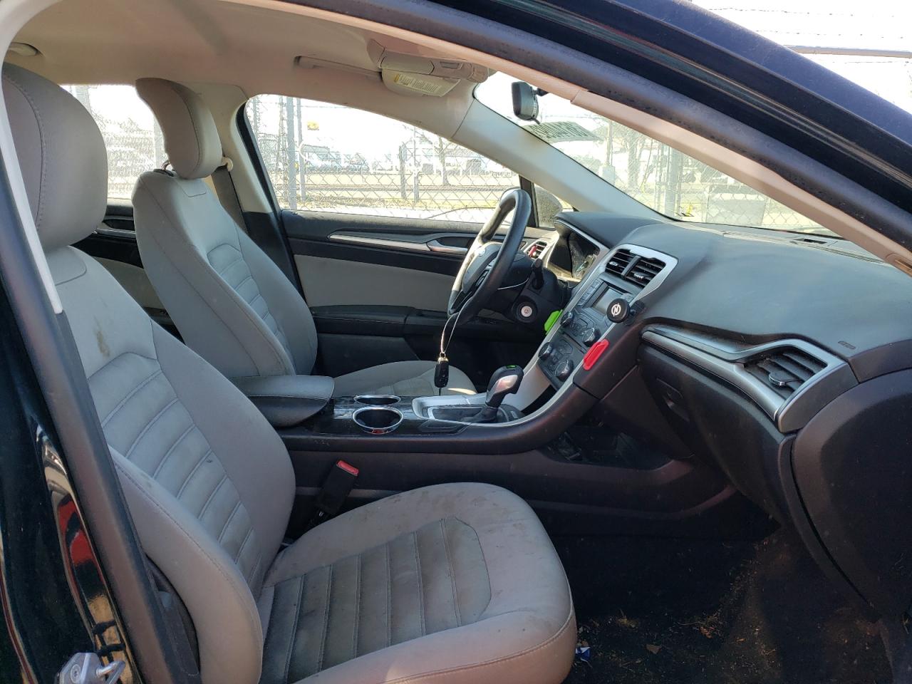 Photo 19 from auction – 2014 FORD FUSION S with VIN 3FA6P0G74ER130983