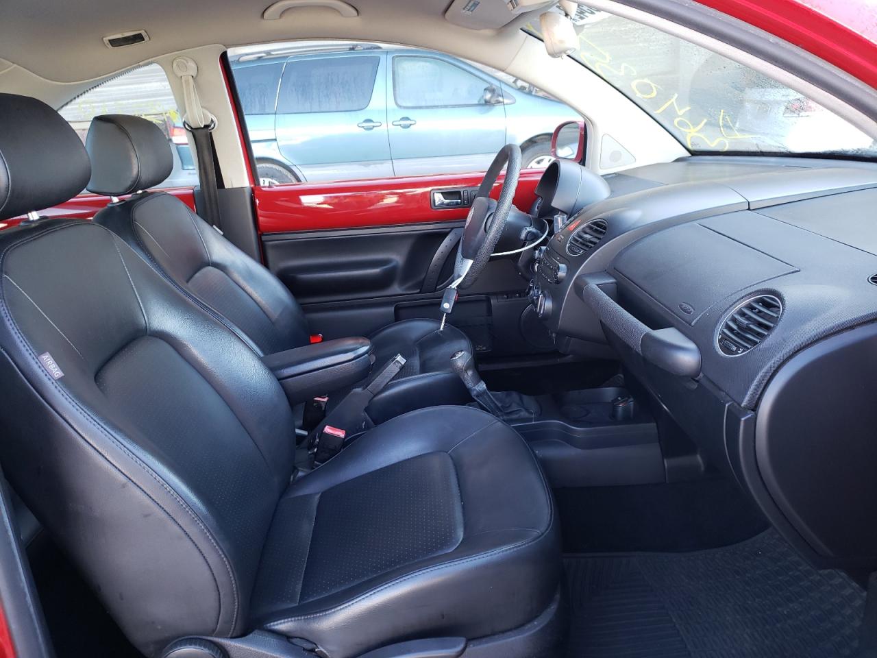 Photo 5 from auction – 2008 VOLKSWAGEN NEW BEETLE with VIN 3VWPW31C48M522255