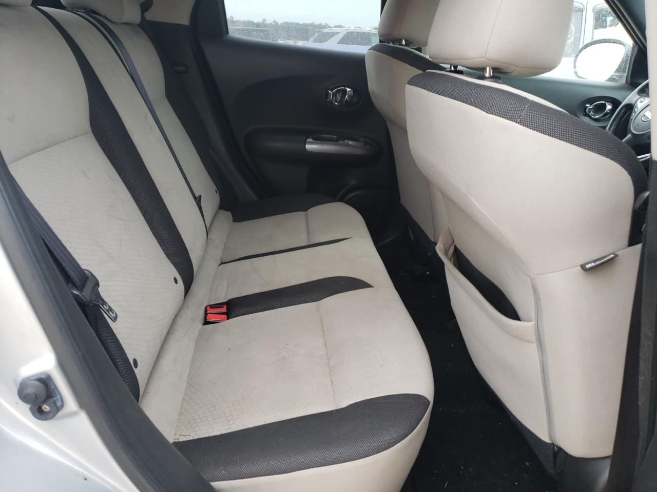 Photo 6 from auction – 2011 NISSAN JUKE S with VIN JN8AF5MR8BT021810