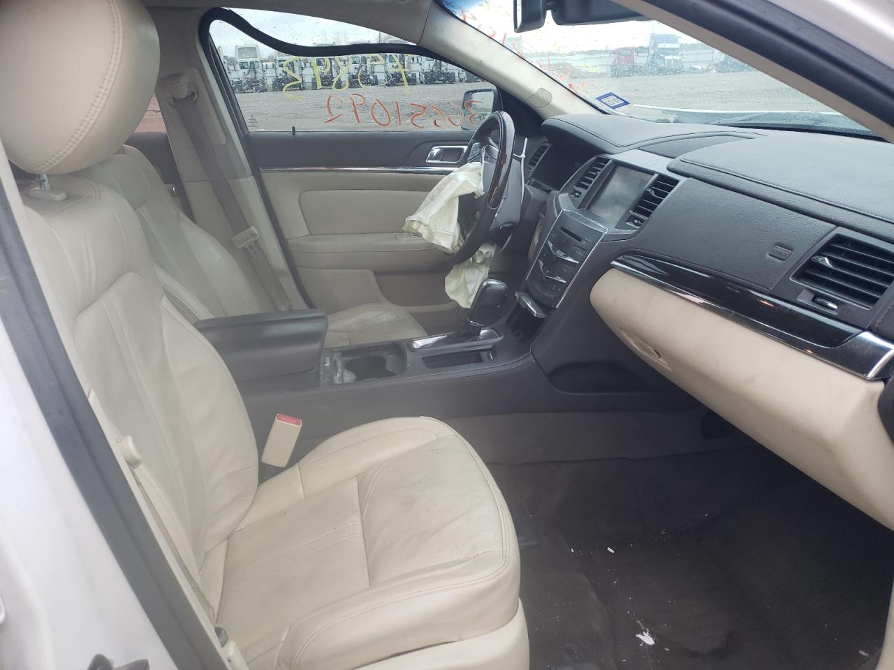 Photo 5 from auction – 2015 LINCOLN MKS with VIN 1LNHL9DK3FG600808