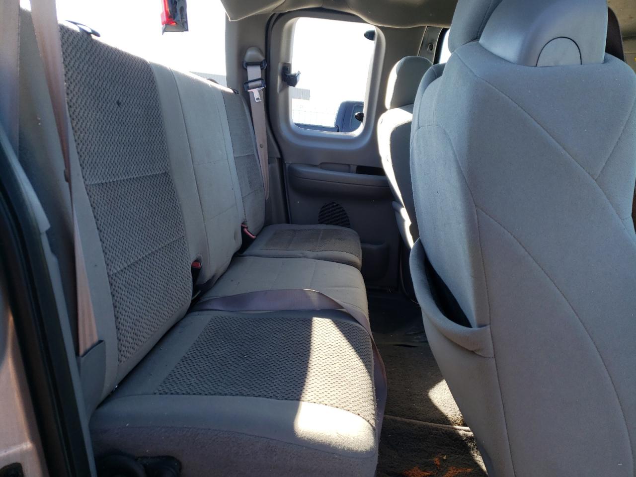 Photo 6 from auction – 2003 FORD F150 with VIN 1FTRX18W53NA69808
