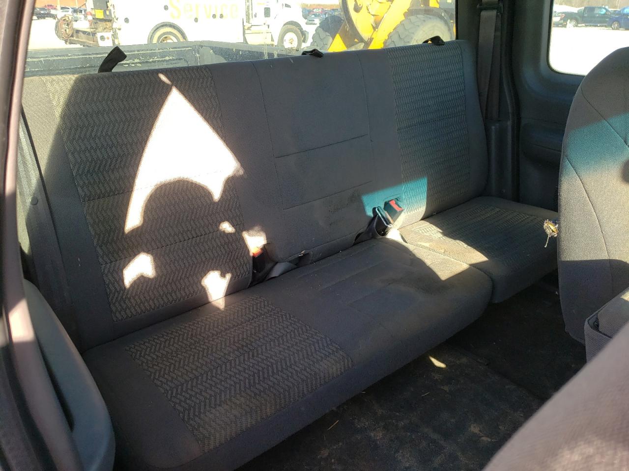 Photo 6 from auction – 2003 FORD F150 with VIN 1FTRX17233NA66727