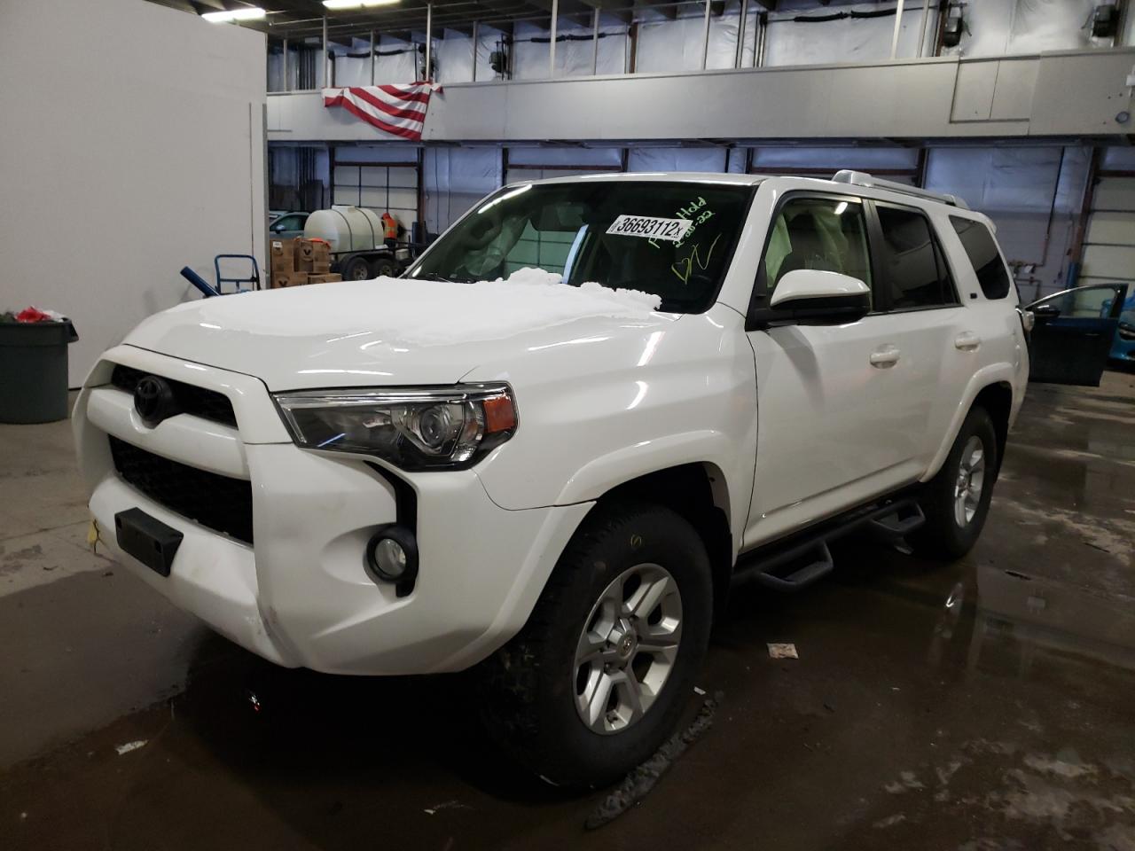 Photo 2 from auction – 2016 TOYOTA 4RUNNER SR with VIN JTEBU5JR9G5390001