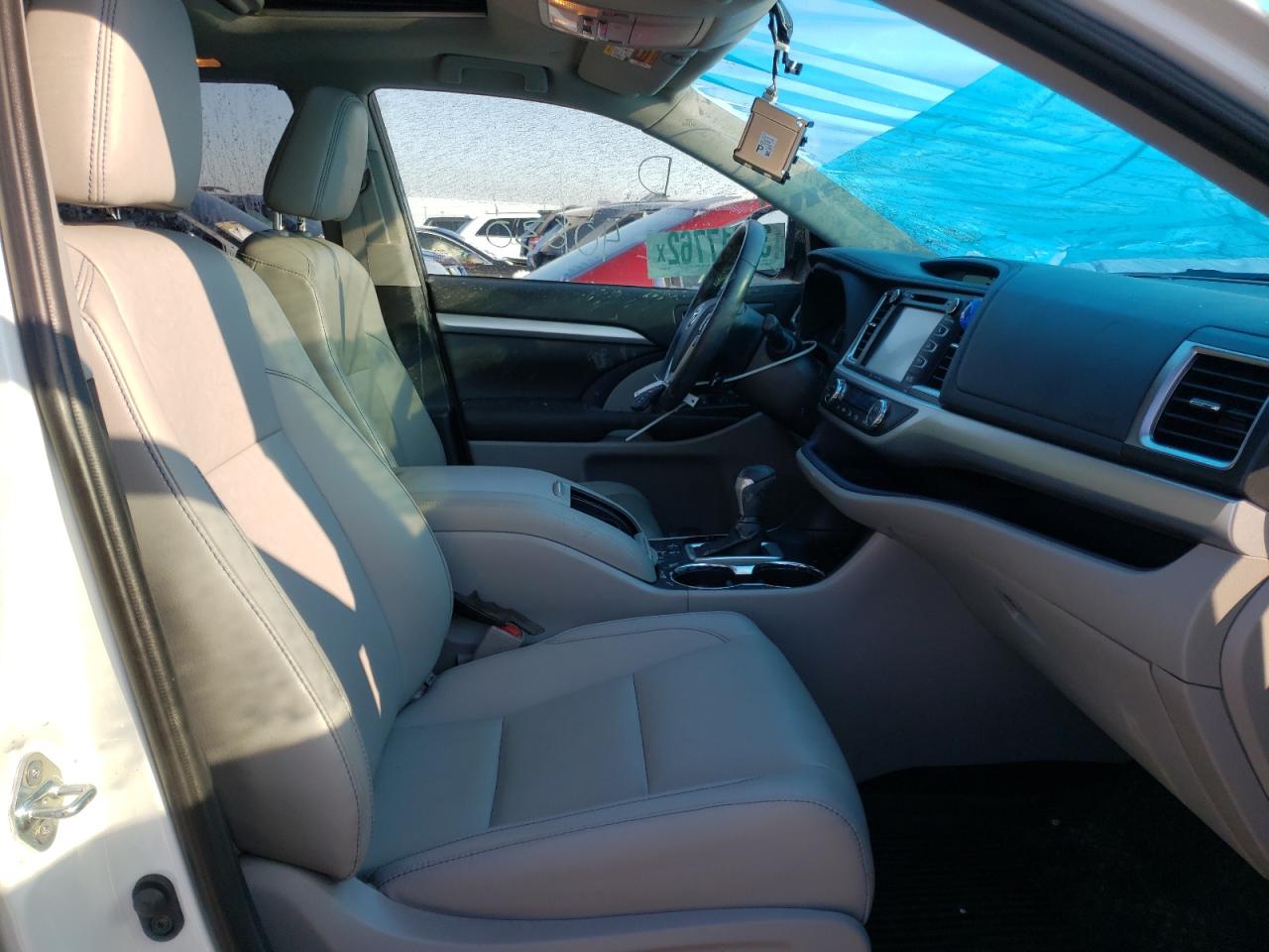 Photo 5 from auction – 2019 TOYOTA HIGHLANDER with VIN 5TDJZRFH8KS567486