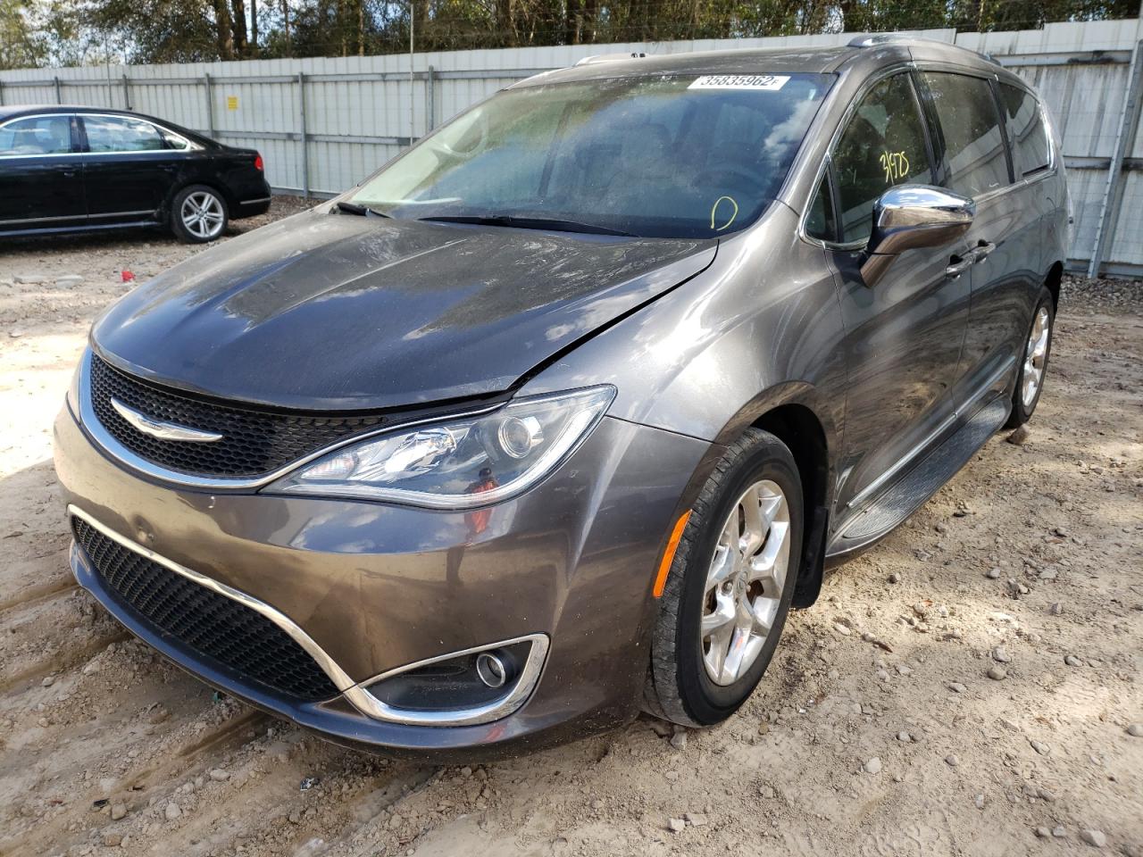 Photo 2 from auction – 2017 CHRYSLER PACIFICA L with VIN 2C4RC1GG6HR611479