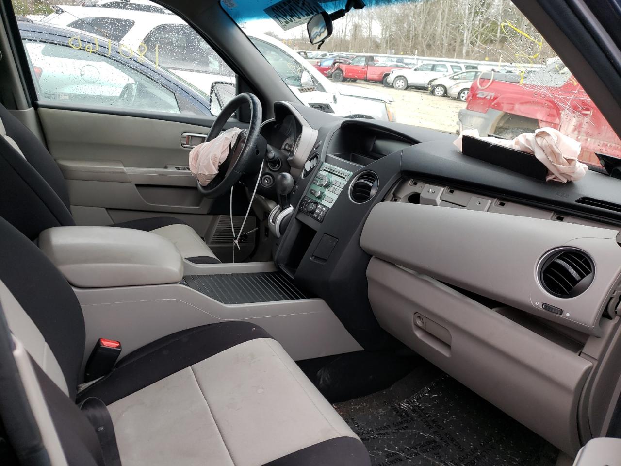 Photo 5 from auction – 2011 HONDA PILOT LX with VIN 5FNYF4H2XBB103512