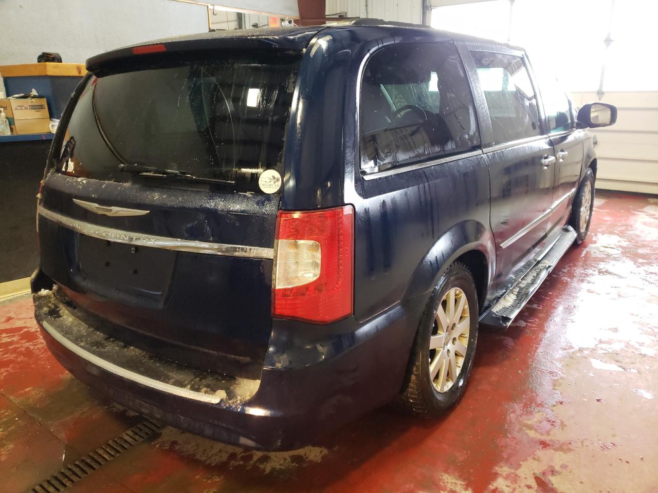 Photo 4 from auction – 2014 CHRYSLER TOWN & COU with VIN 2C4RC1BGXER408811