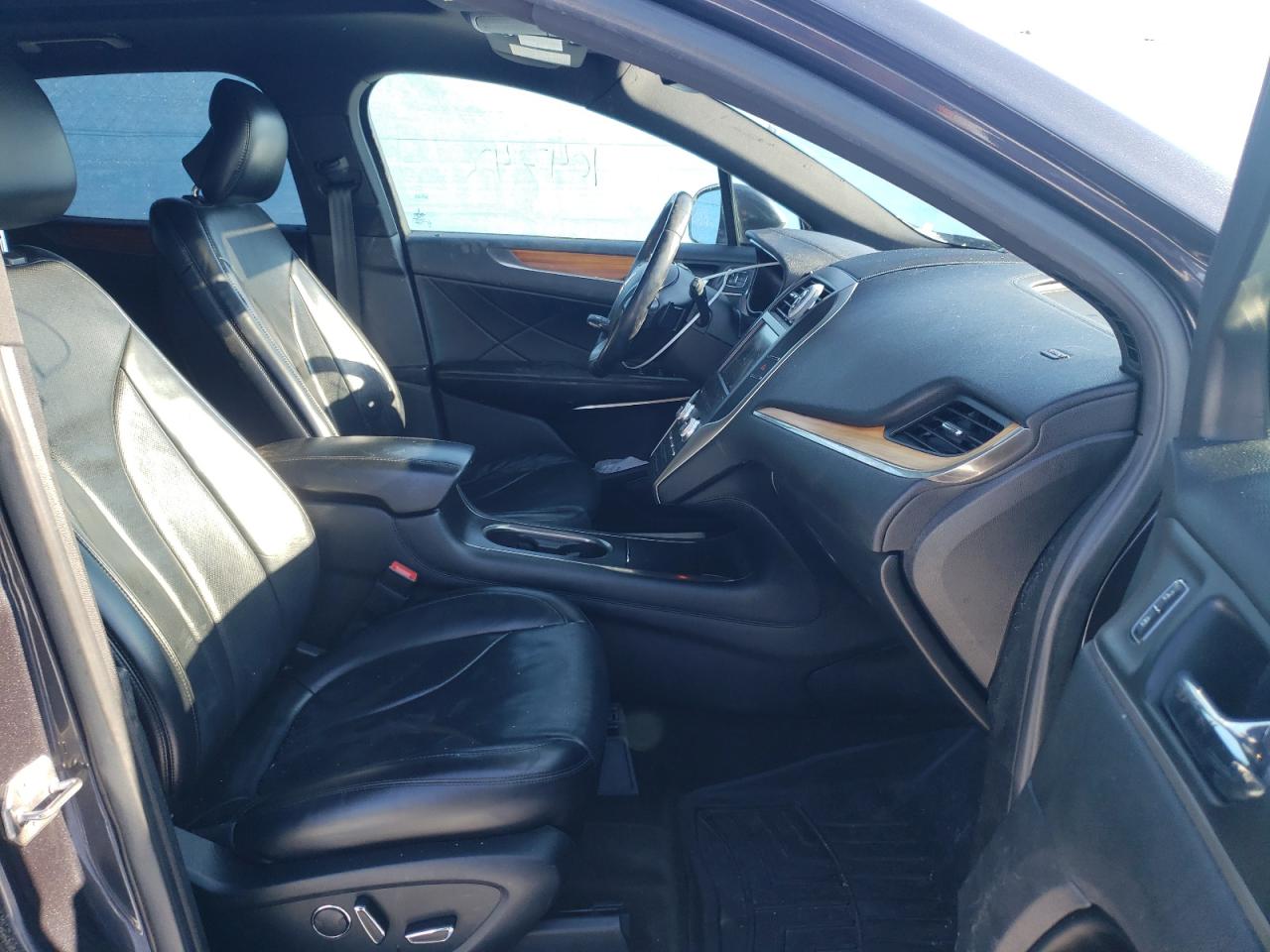 Photo 5 from auction – 2015 LINCOLN MKC with VIN 5LMTJ2AH6FUJ42552