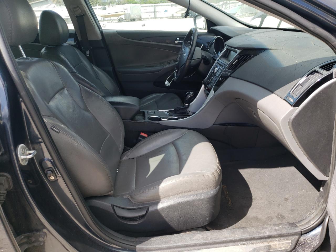 Photo 5 from auction – 2011 HYUNDAI SONATA SE with VIN 5NPEC4AC4BH189402