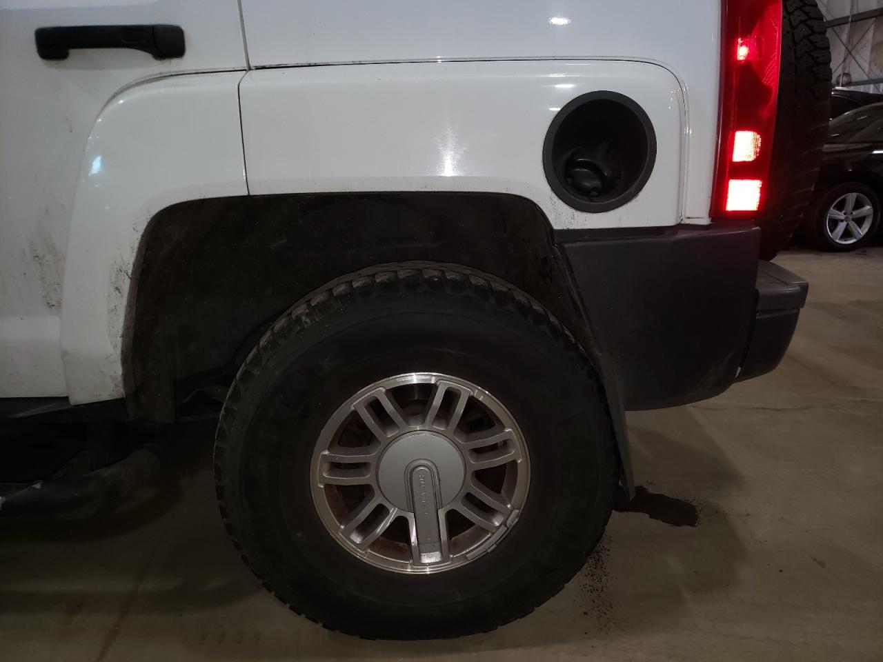 Photo 9 from auction – 2006 HUMMER H3 with VIN 5GTDN136X68272325
